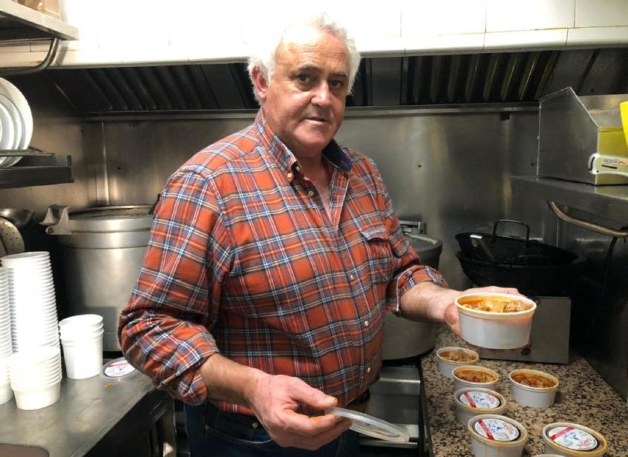 Manolín Capote, en su cocina.