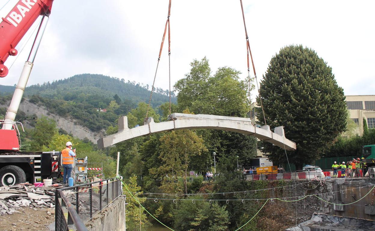 La reconstrucción del puente de Villosa permitirá conectar la red de recogida de la margen derecha. 
