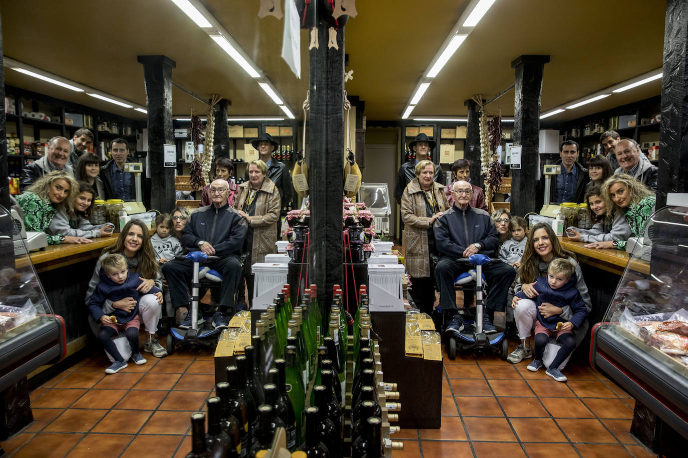 La familia Fernández Rey, en el interior de Victofer.