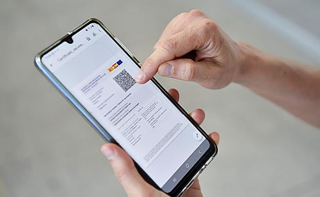 La Justicia avala aplicar el pasaporte covid en Cataluña y Navarra 