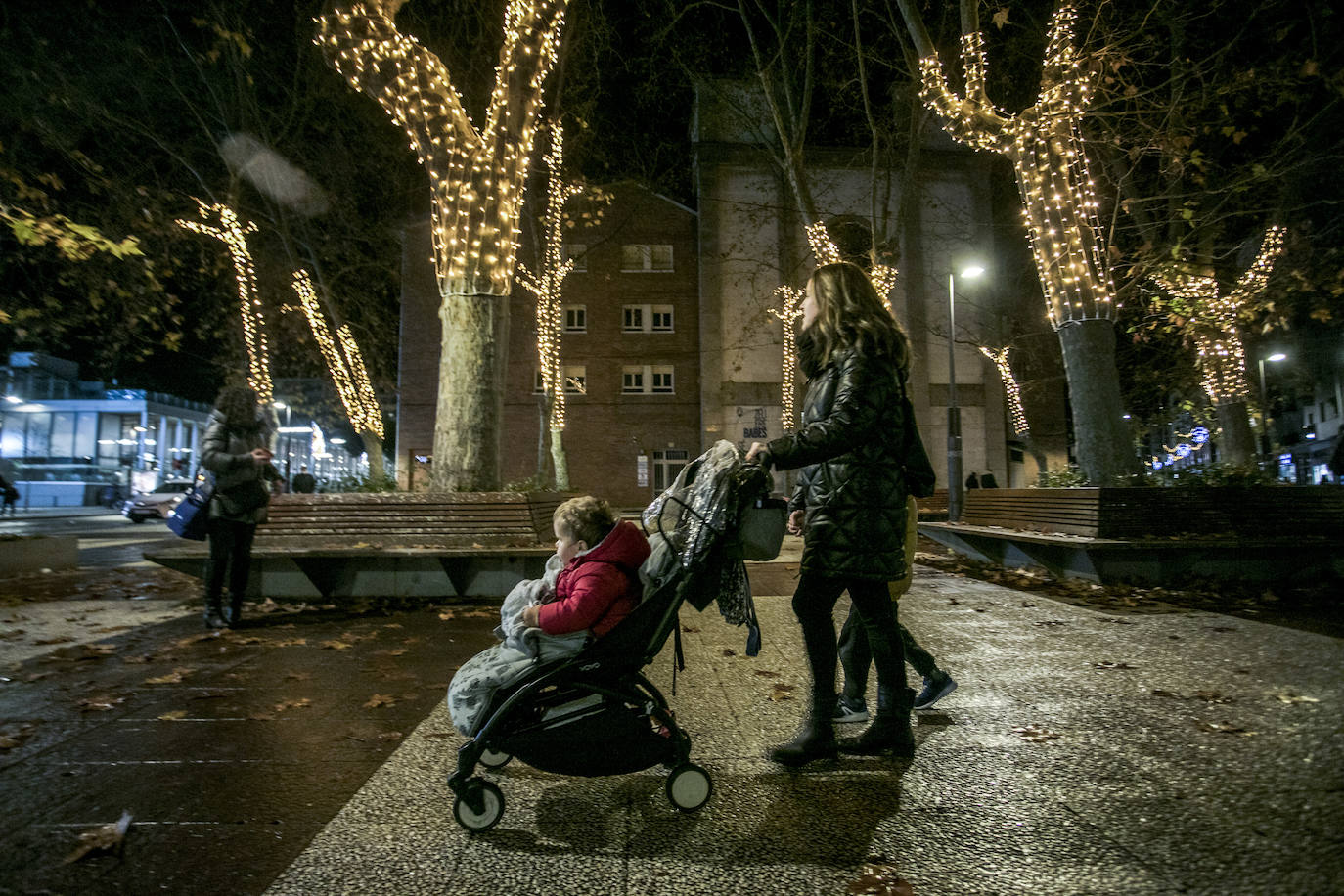 Fotos: Vitoria ya disfruta de su alumbrado navideño