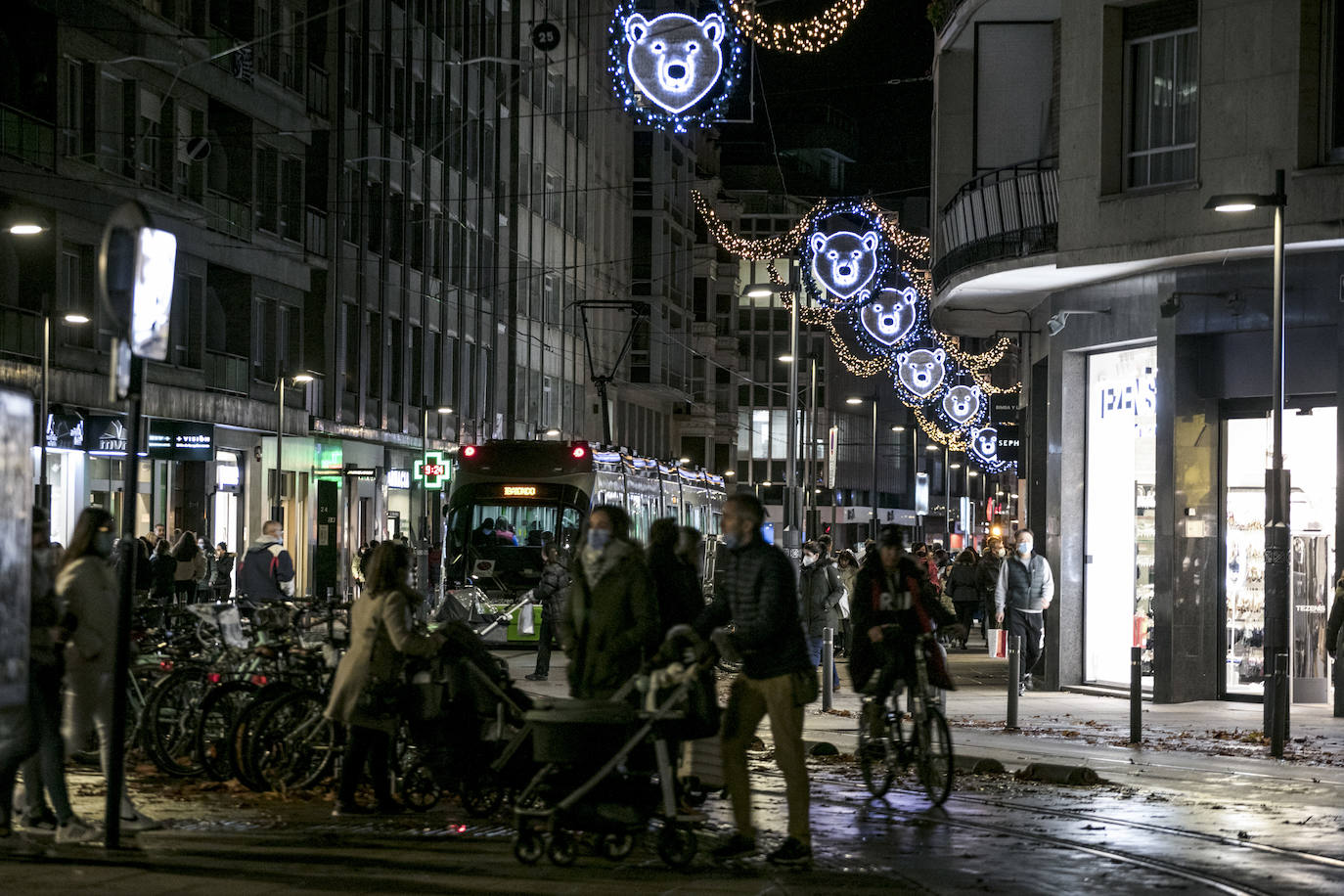 Fotos: Vitoria ya disfruta de su alumbrado navideño