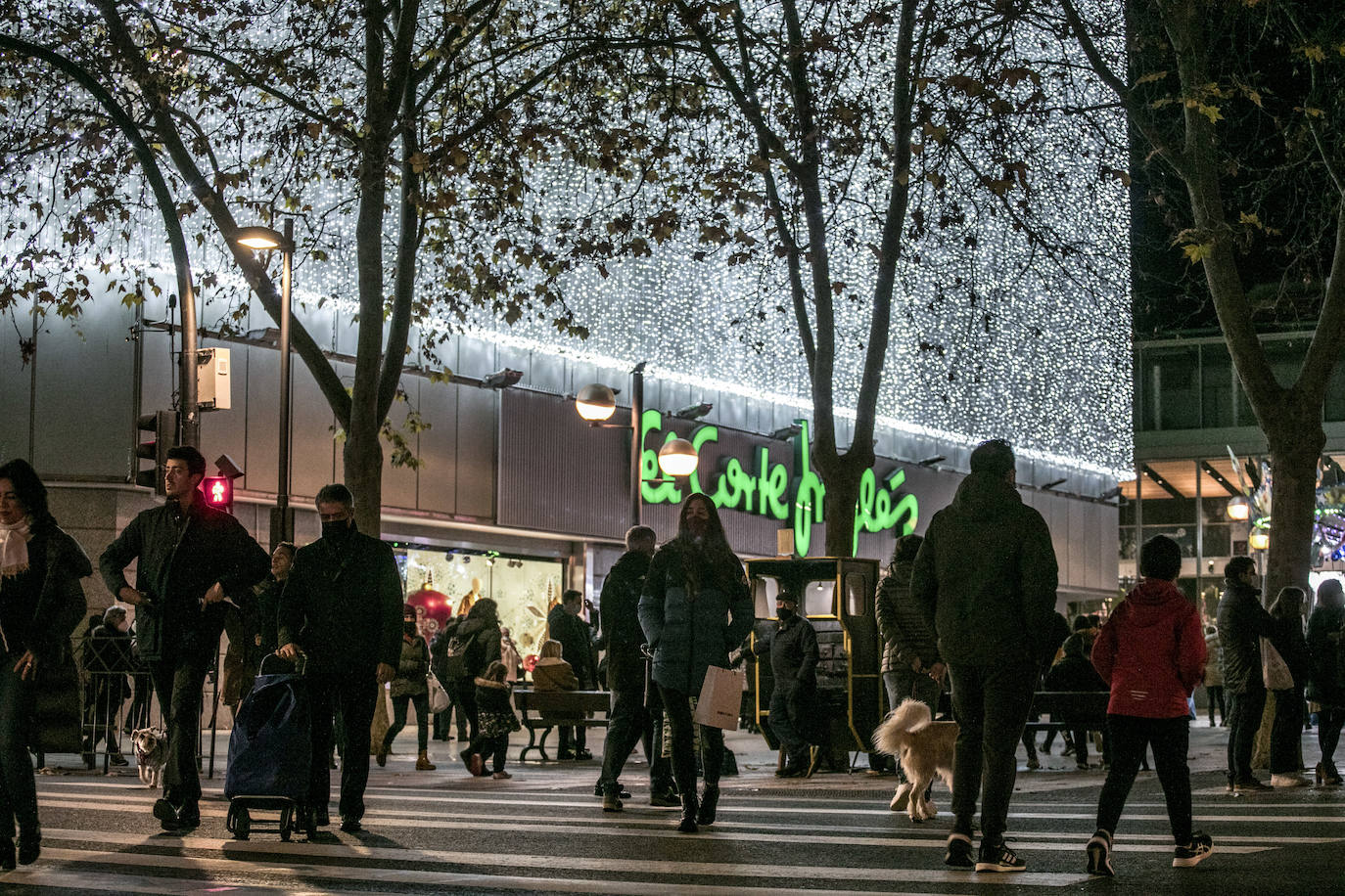 Fotos: Vitoria ya disfruta de su alumbrado navideño