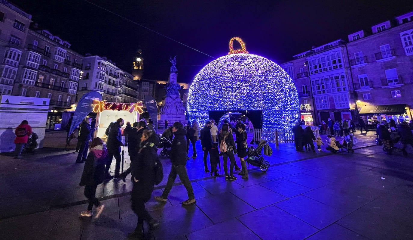 Fotos: Vitoria ya disfruta de su alumbrado navideño
