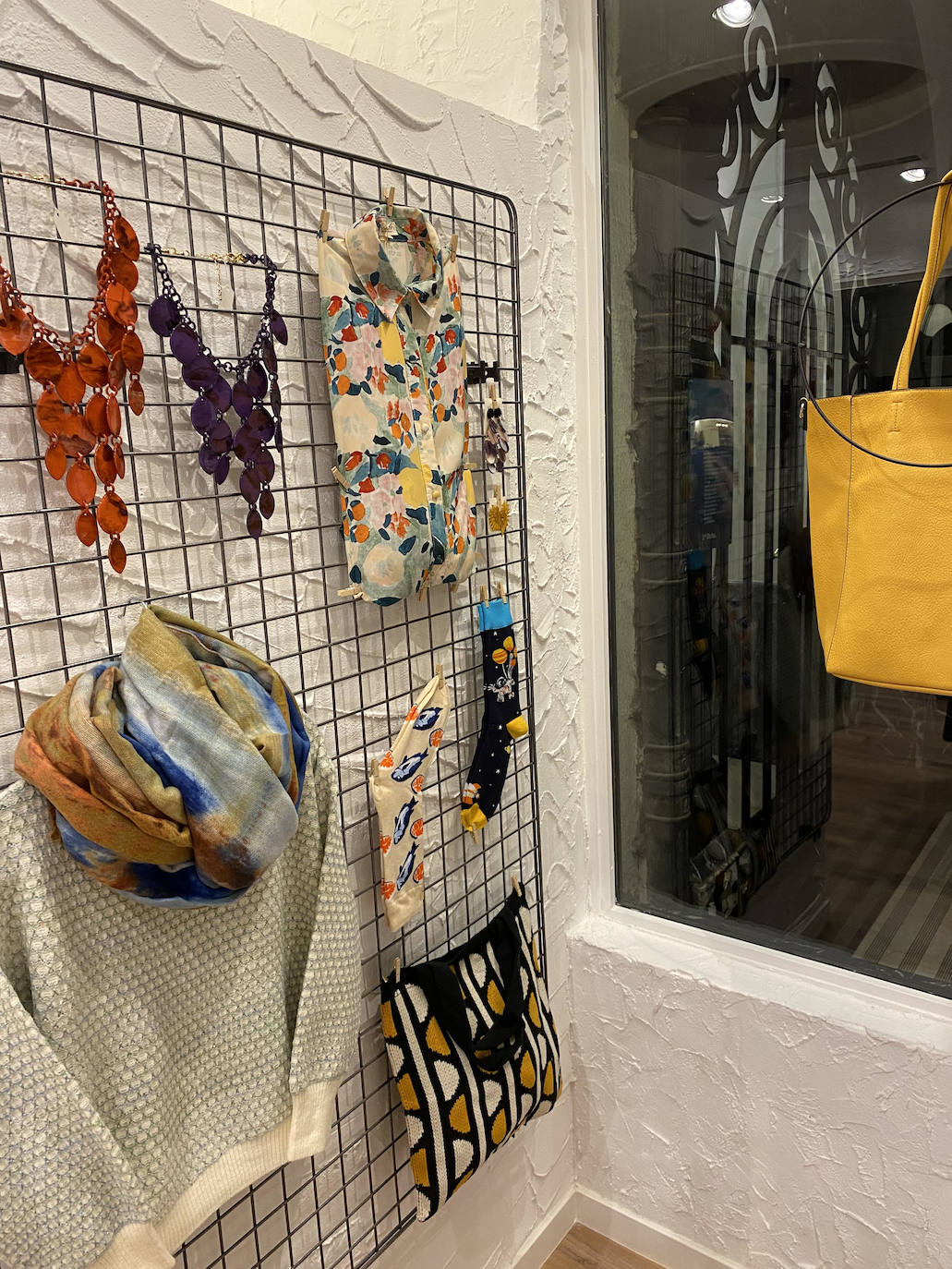 Fotos: La tienda de esta argentina llega al centro de Bilbao con muchos cuadros, rayas y jerséis de colores