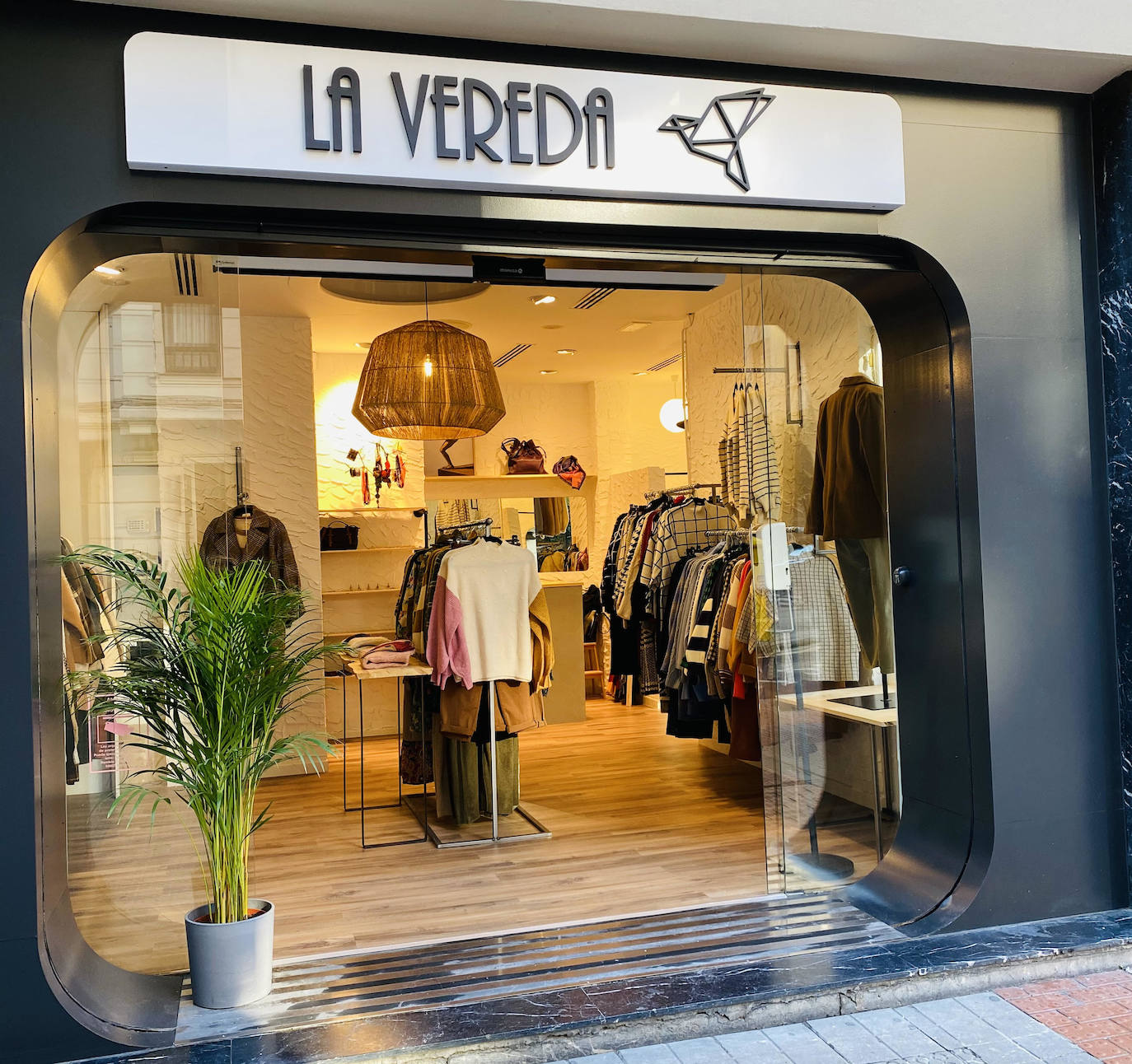 Fotos: La tienda de esta argentina llega al centro de Bilbao con muchos cuadros, rayas y jerséis de colores