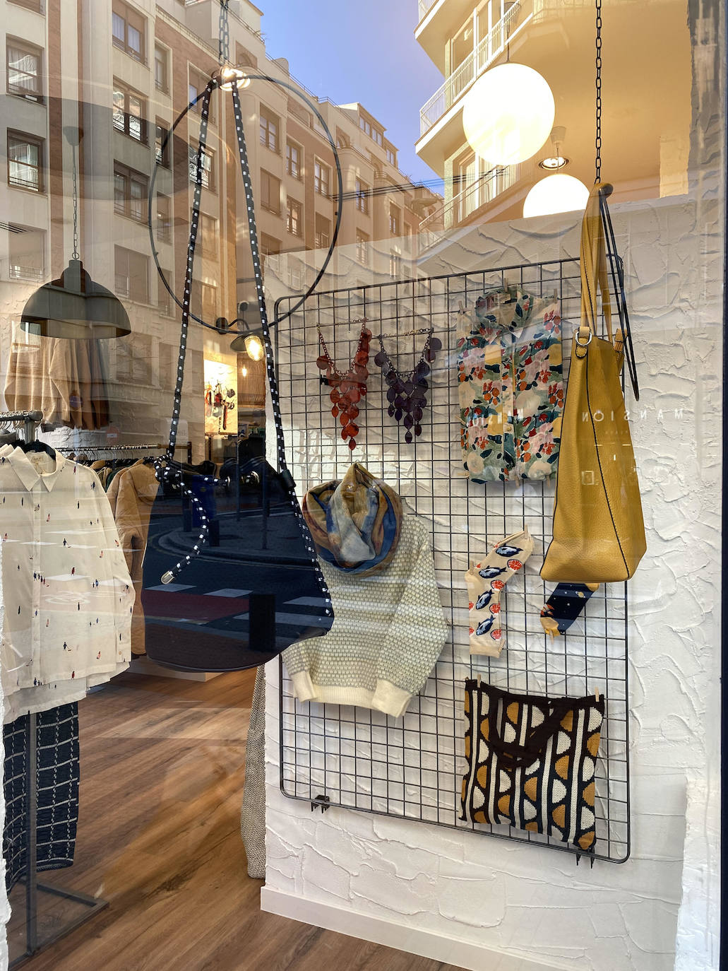 Fotos: La tienda de esta argentina llega al centro de Bilbao con muchos cuadros, rayas y jerséis de colores