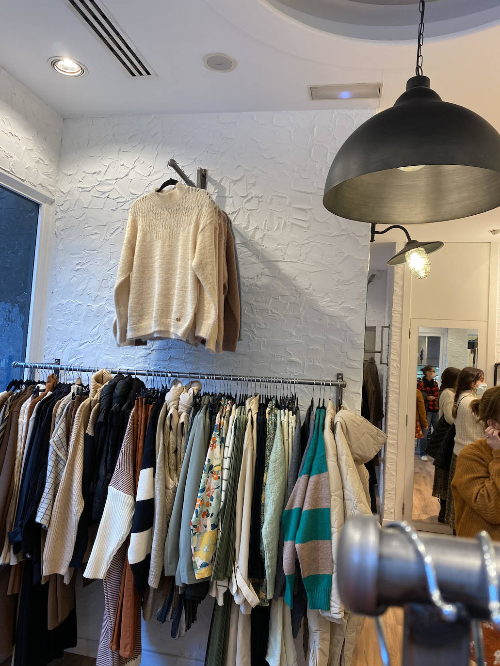 Fotos: La tienda de esta argentina llega al centro de Bilbao con muchos cuadros, rayas y jerséis de colores