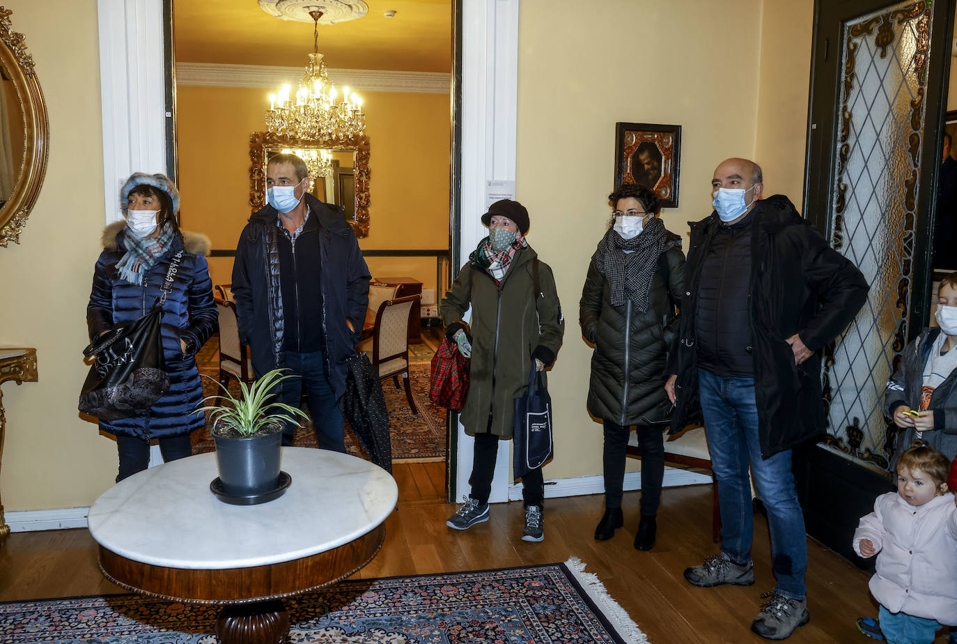 Fotos: Las Juntas Generales abren sus puertas sin rendijas para el virus