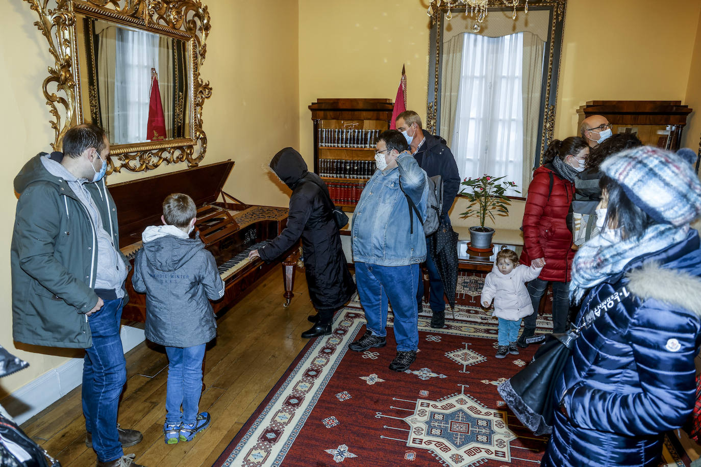 Fotos: Las Juntas Generales abren sus puertas sin rendijas para el virus