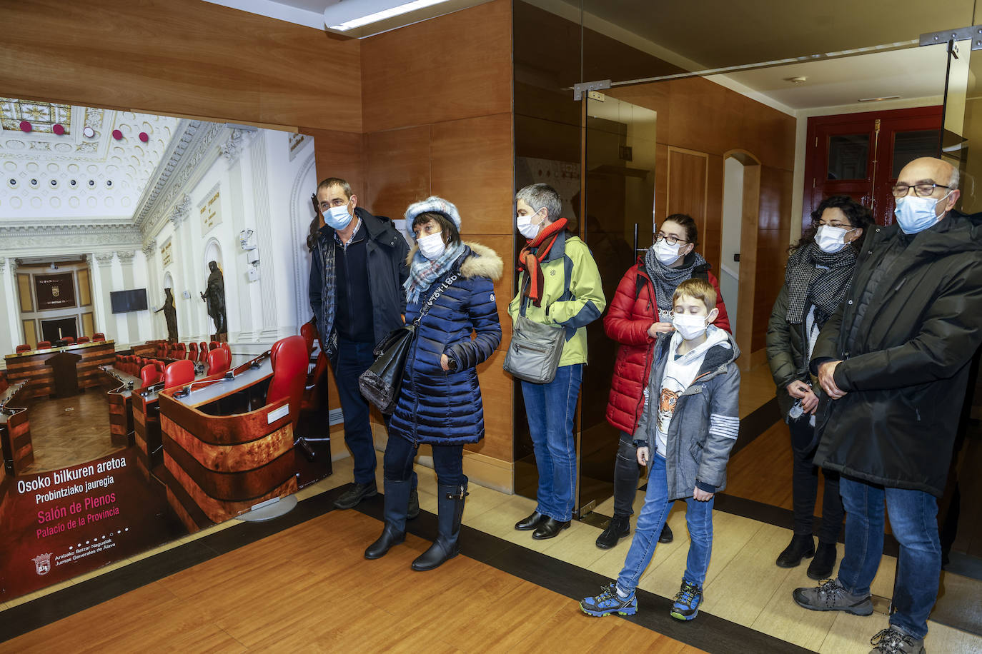 Fotos: Las Juntas Generales abren sus puertas sin rendijas para el virus