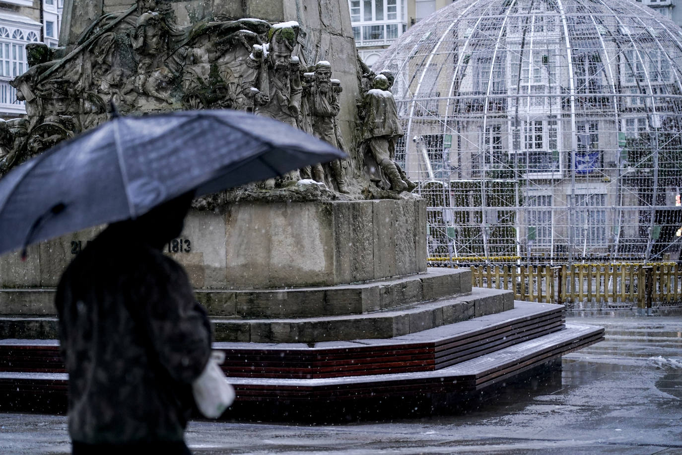 Fotos: La nieve complica el domingo en Vitoria y Álava