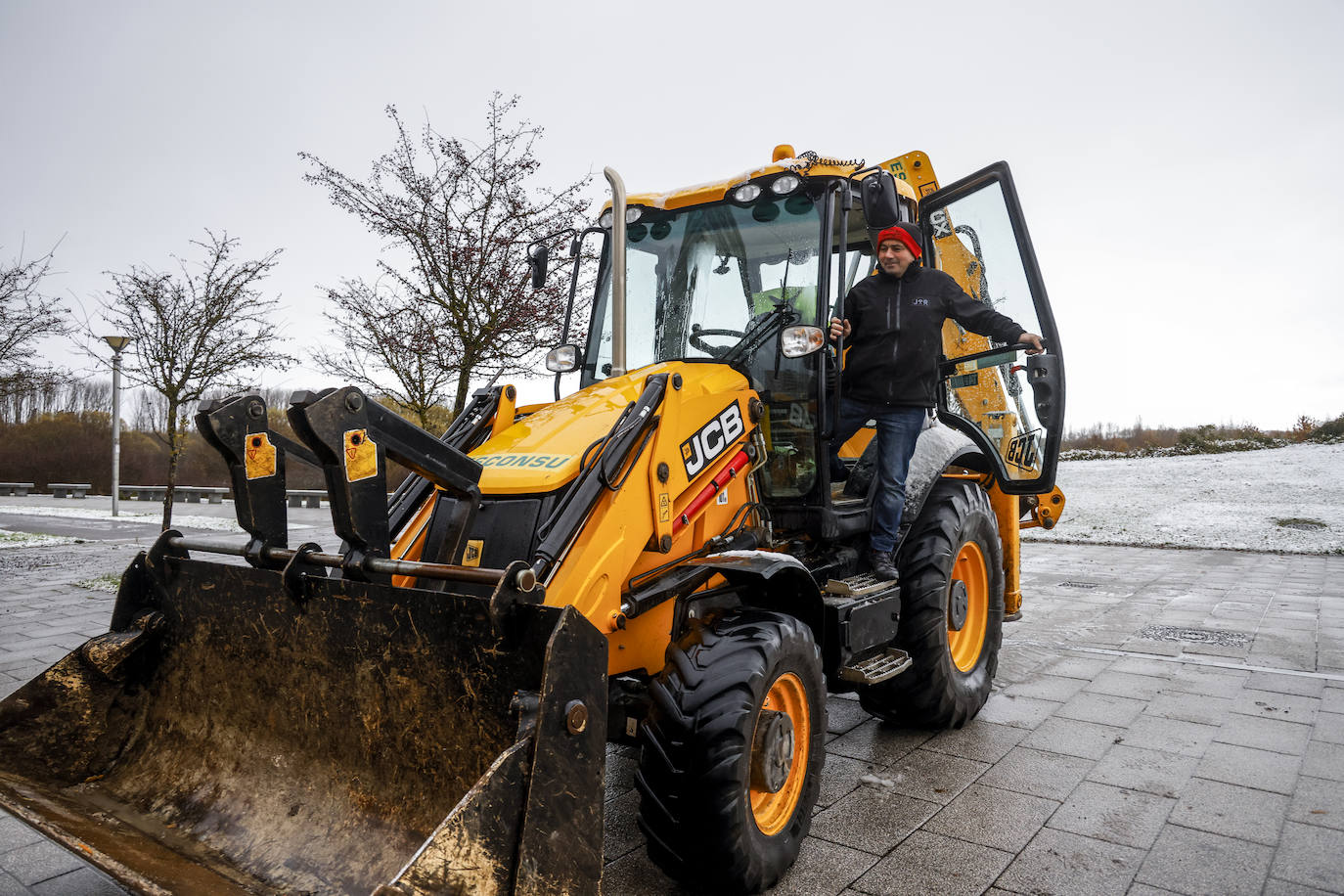 Fotos: La nieve complica el domingo en Vitoria y Álava