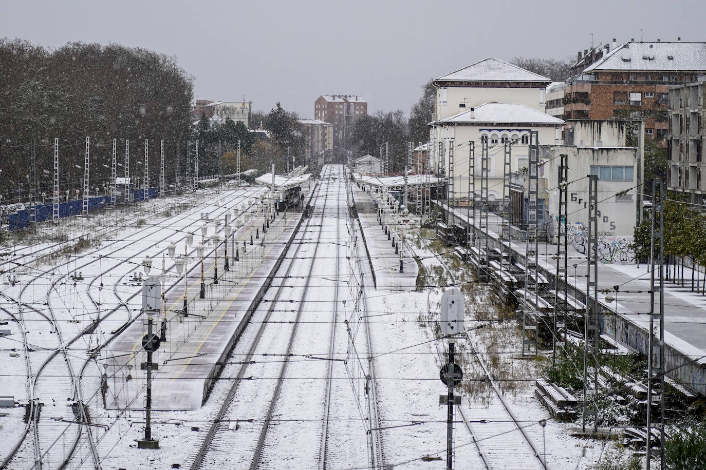 Fotos: La nieve complica el domingo en Vitoria y Álava