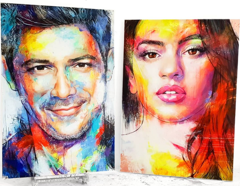 Retratos de los cantantes Alejandro Sanz y Rosalía.