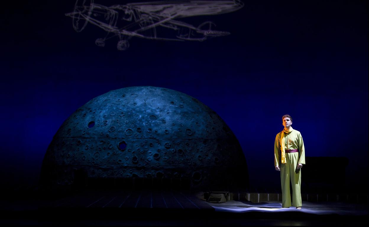 Uno de los espectáculos más destacados de la agenda navideña será «Antoine. La increíble vida del autor de El Principito», premio Max 2021 al Mejor Espectáculo Revelación.