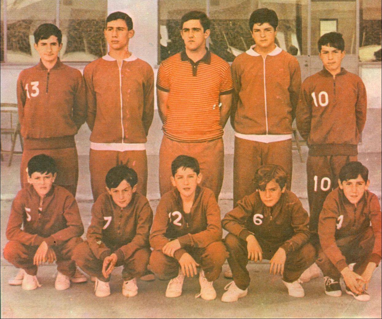 En 1968, Ortiz de Pinedo dirigió al Corazonistas al título nacional de minibasket.