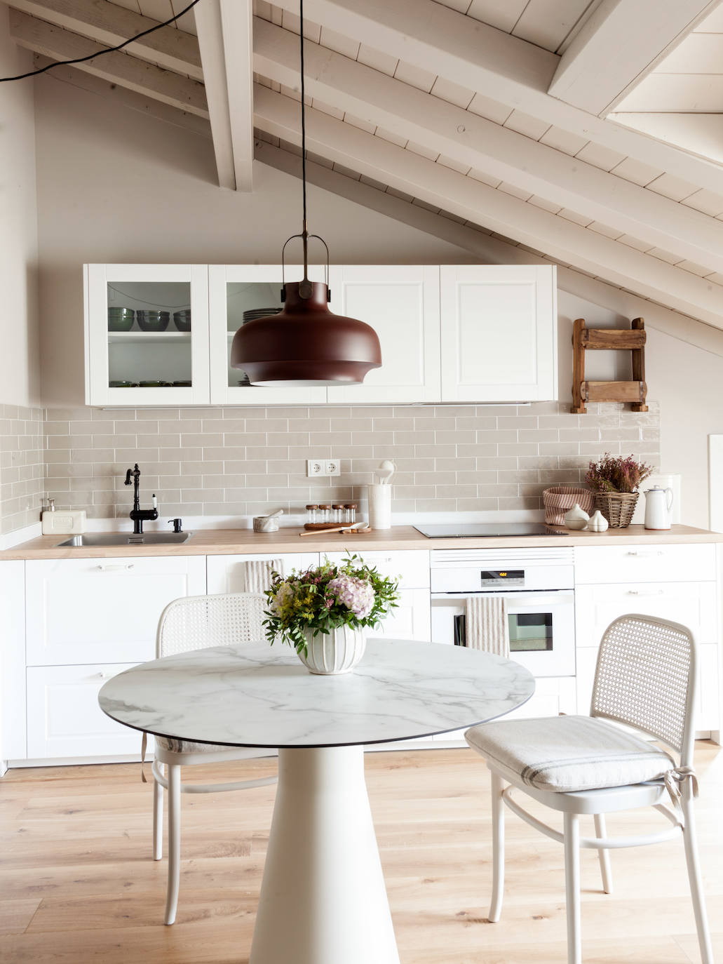 Fotos: La sorprendente reforma de una casa del siglo XVIII en Bizkaia: con patio interior y ático independiente