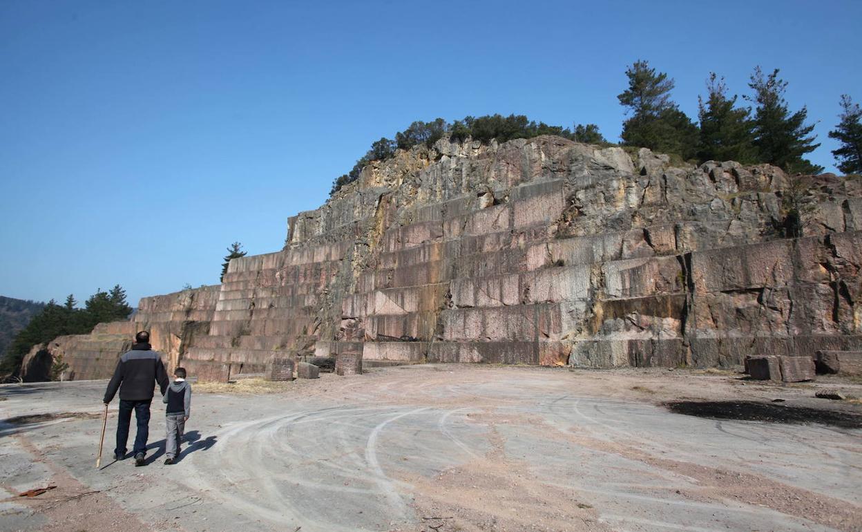 El Consistorio ha aprobado la adquisición de las cinco hectáreas de la cantera que hasta ahora eran de titularidad privada.