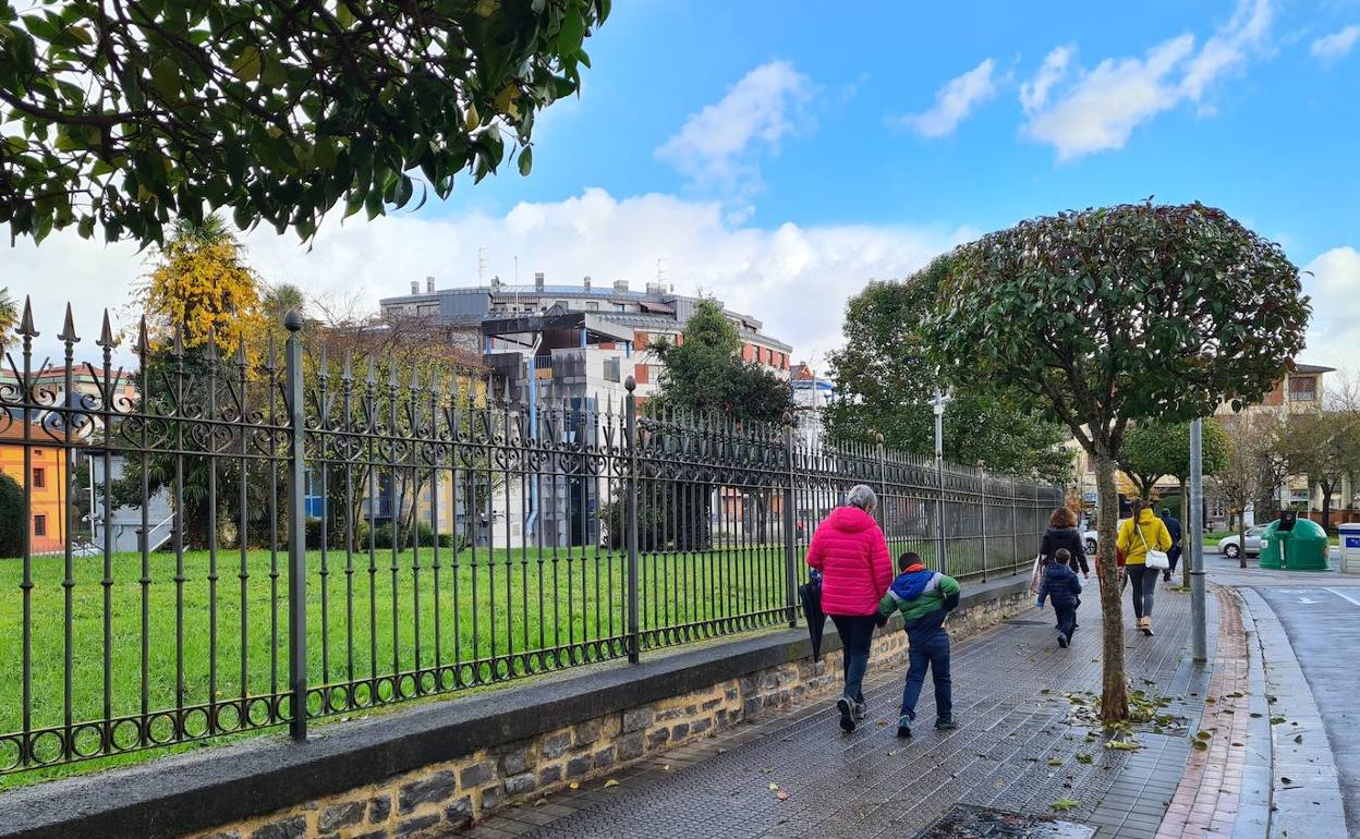 El nuevo aparcamiento irá detrás del edificio del Juzgado. 