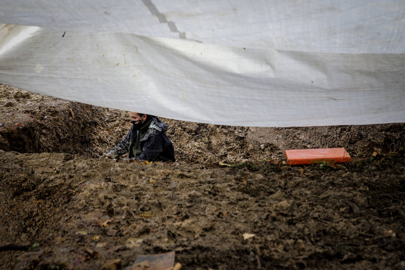 Fotos: Comienza la exhumación de 60 víctimas de la Guerra Civil en el cementerio de Begoña