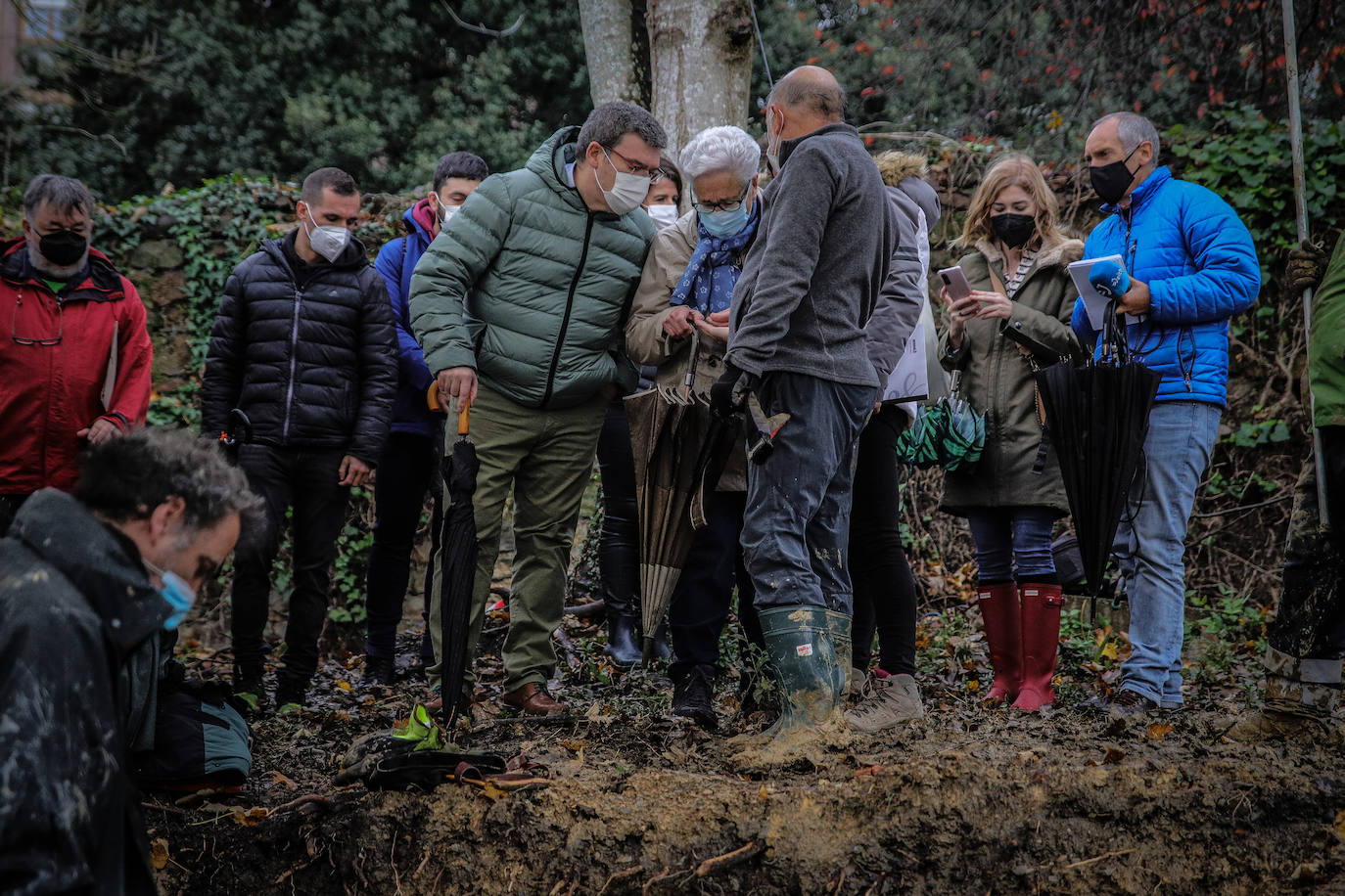 Fotos: Comienza la exhumación de 60 víctimas de la Guerra Civil en el cementerio de Begoña