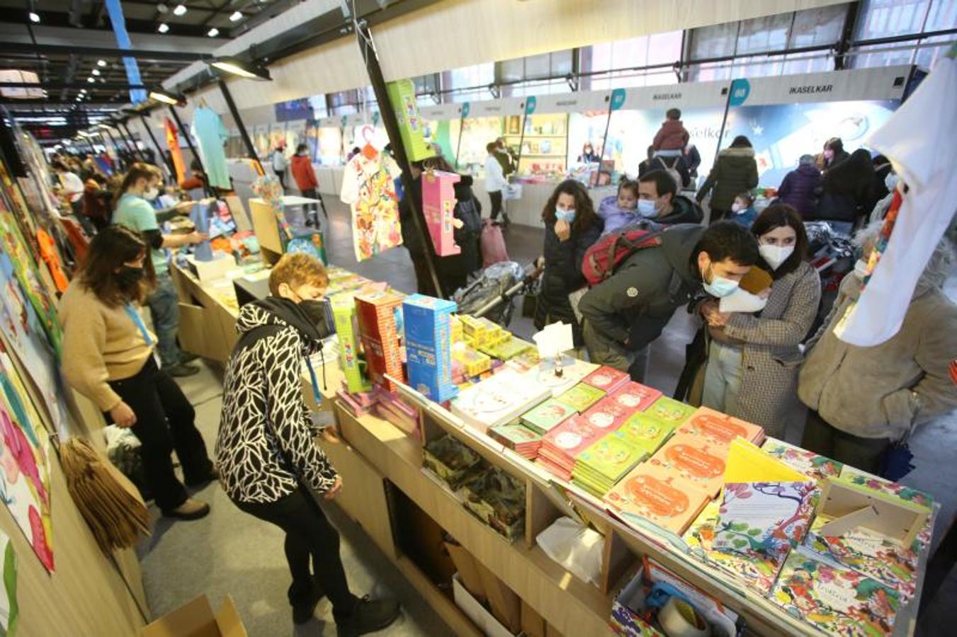 Fotos: Arranca la Azoka de Durango tras dos años de ausencia por el Covid