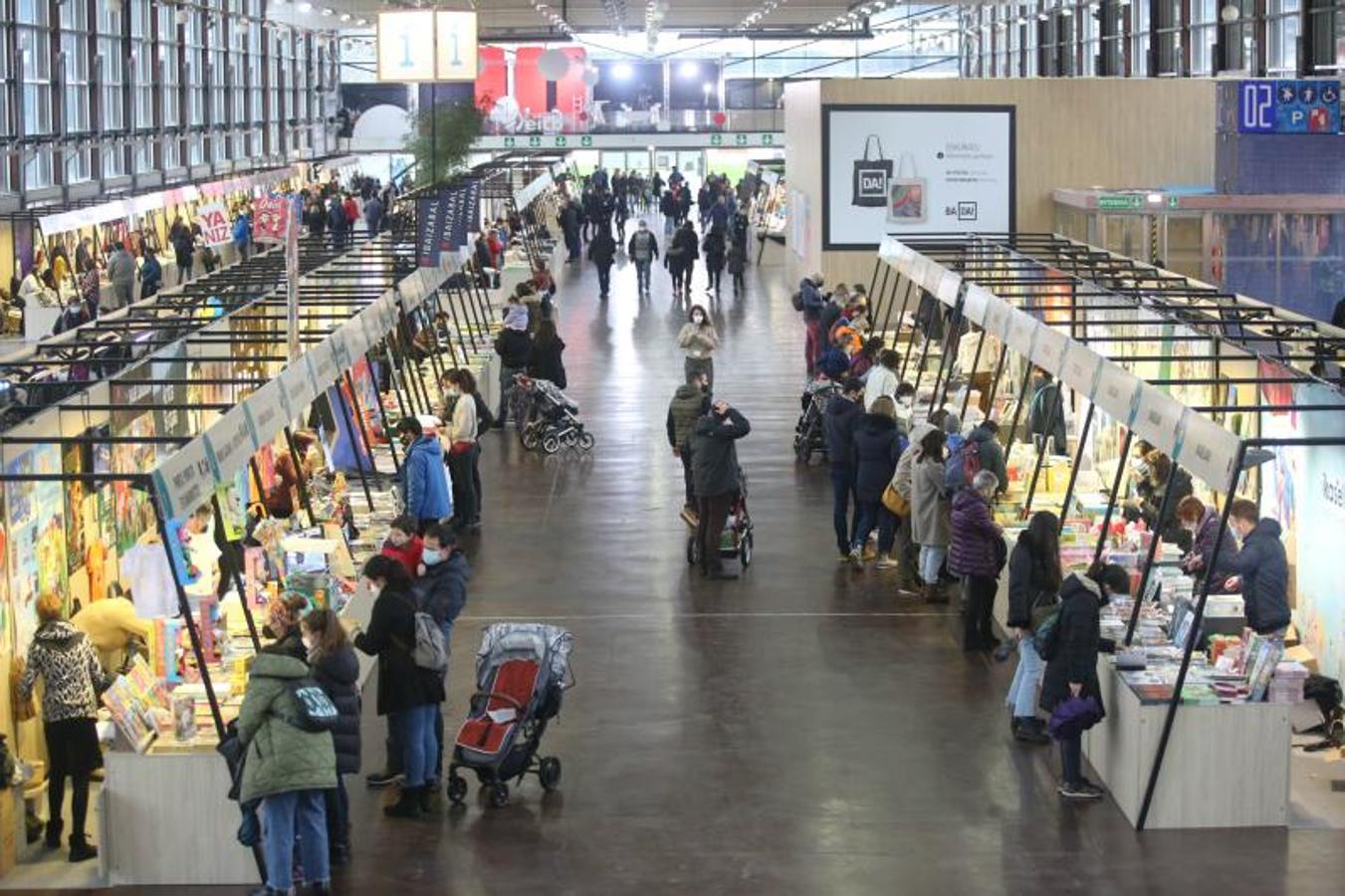 Fotos: Arranca la Azoka de Durango tras dos años de ausencia por el Covid