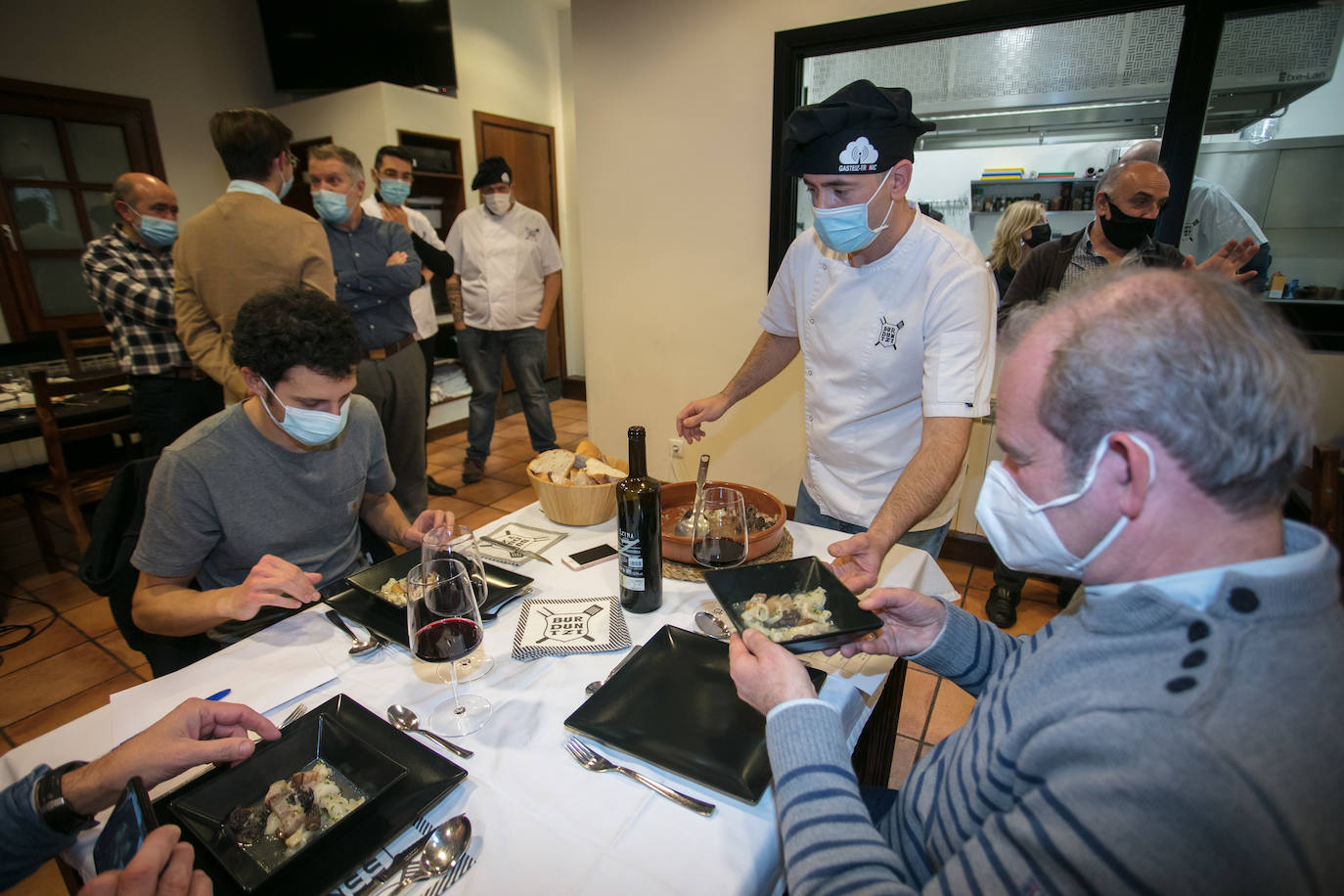 Fotos: Burduntzi sorprende con el primer postre del concurso