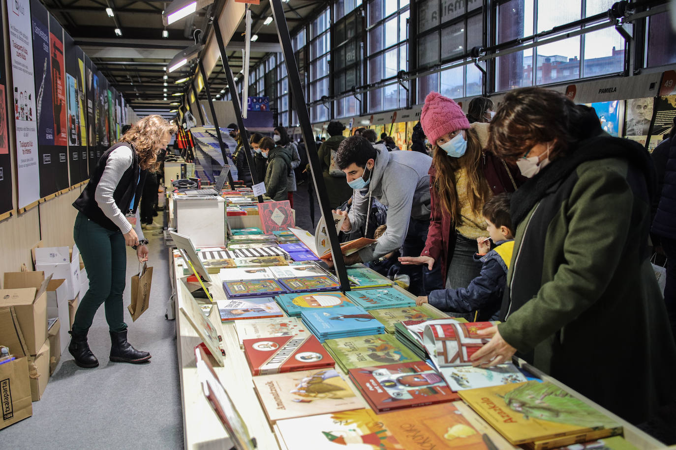 Fotos: Nueva jornada en la Azoka de Durango