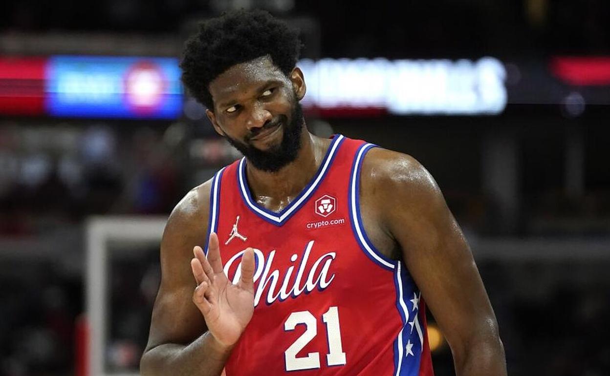 Embiid, imparable con 43 puntos y 15 rebotes, parece haber superado ya las secuelas del coronavirus