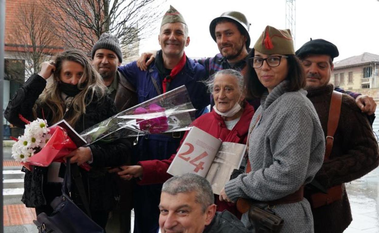 Teresa Muñoz Minchero ha recibido un íntimo homenaje este miércoles en Durango
