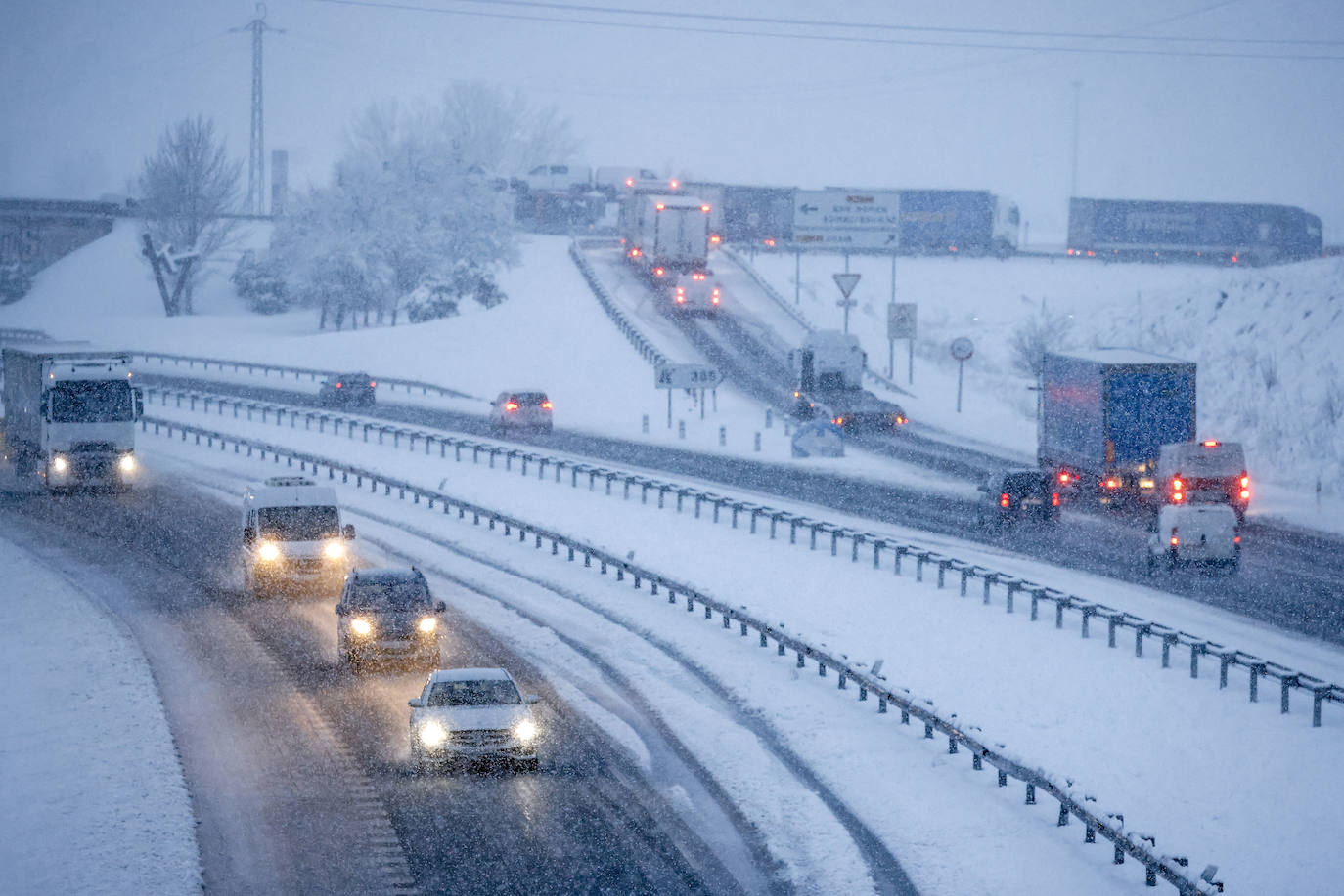 Fotos: Álava, en alerta por la lluvia, la nieve y un Zadorra desbocado