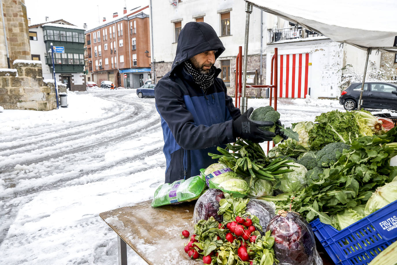 Fotos: Álava, en alerta por la lluvia, la nieve y un Zadorra desbocado