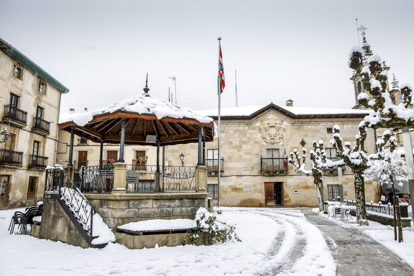 Fotos: Álava, en alerta por la lluvia, la nieve y un Zadorra desbocado