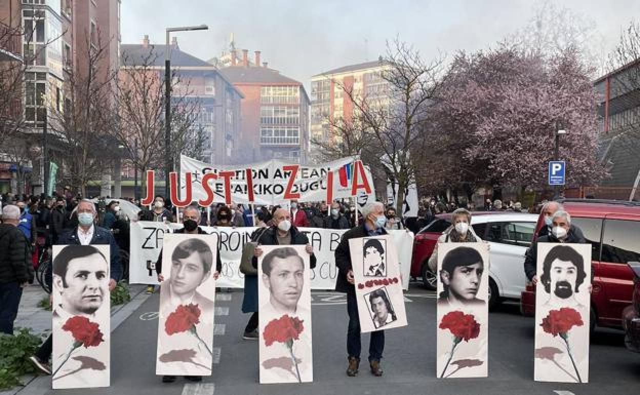 Concentración el pasado abril con motivo del 45 aniversario de la matanza del 3 de marzo 