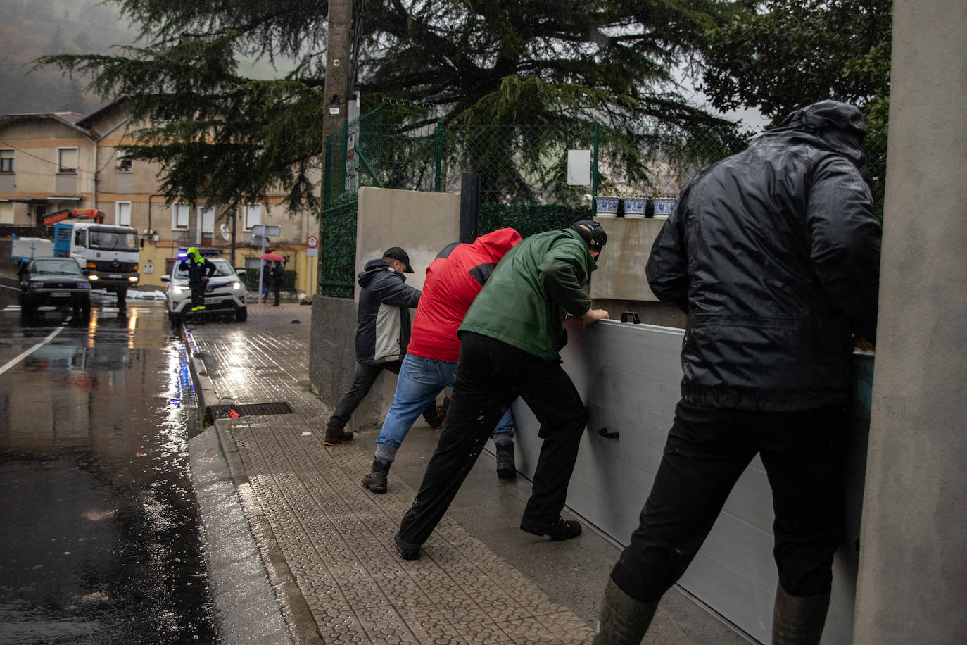 Fotos: Sodupe se autoprotege de las crecidas del río Herrerías