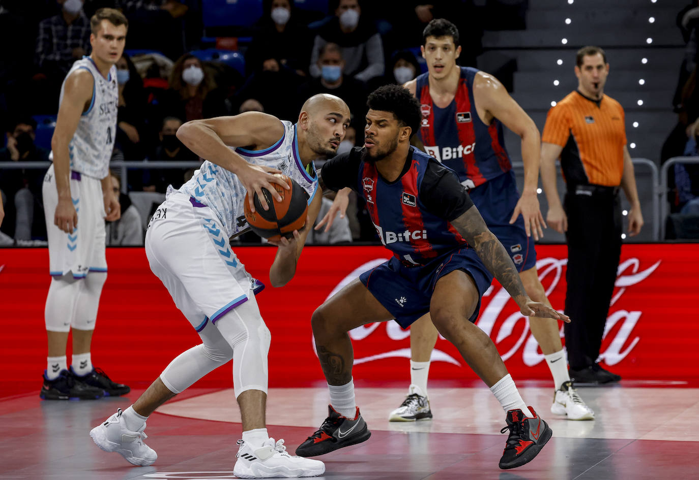 Fotos: Las mejores imágenes del Baskonia-Bilbao Basket