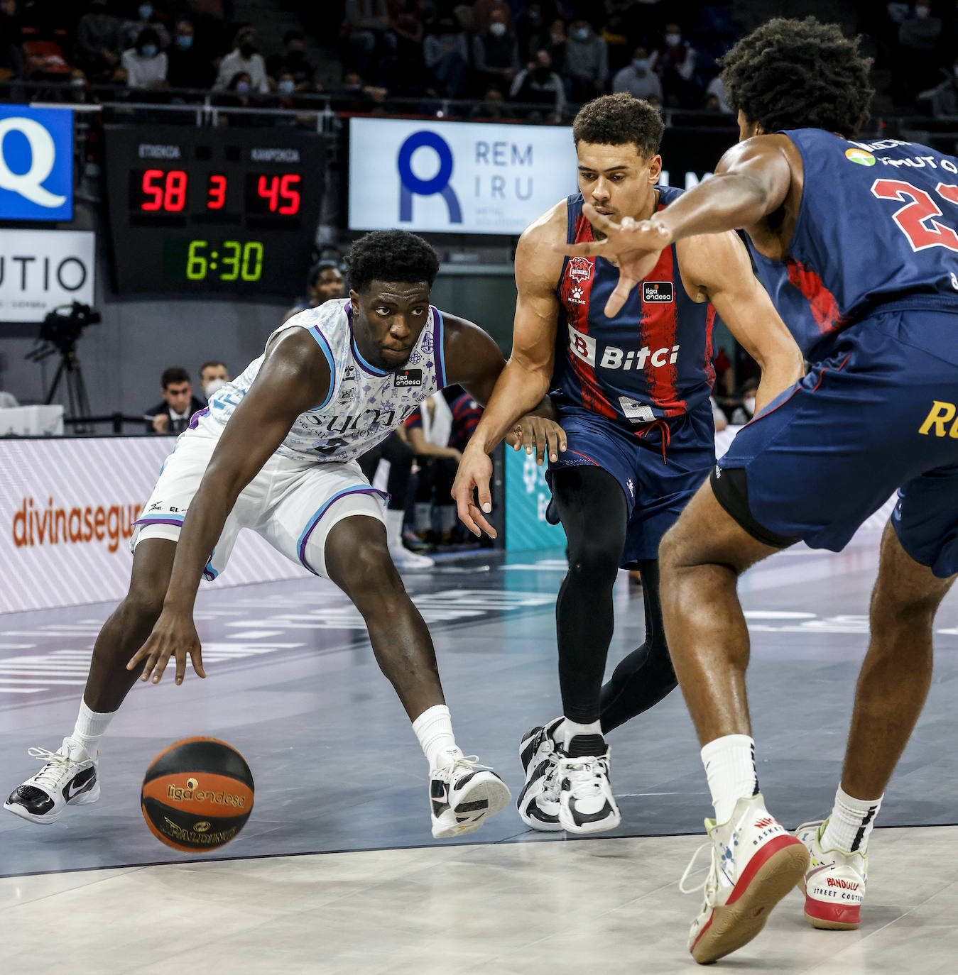 Fotos: Las mejores imágenes del Baskonia-Bilbao Basket