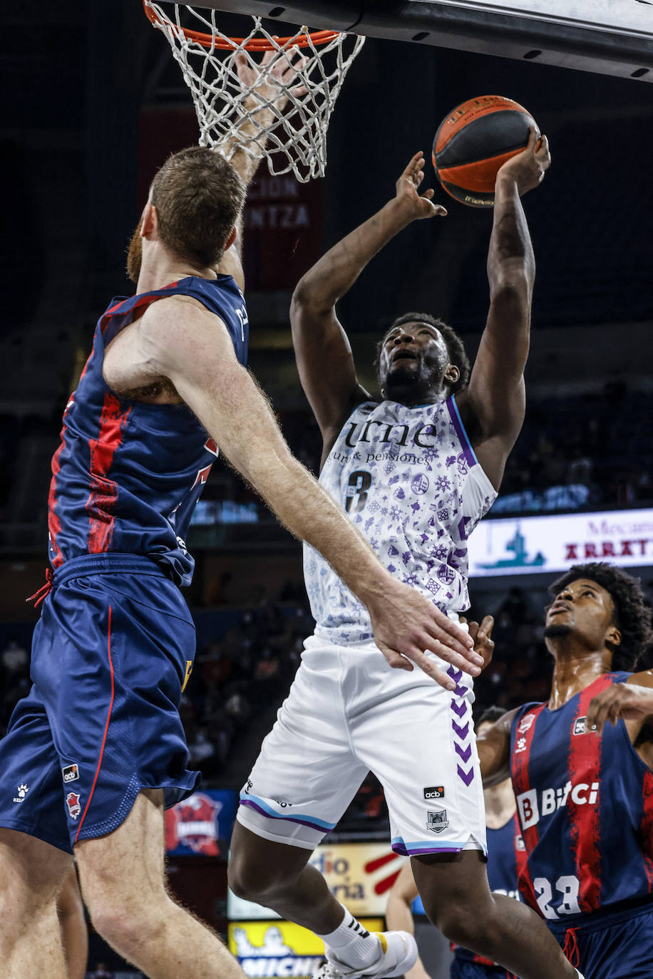 Fotos: Las mejores imágenes del Baskonia-Bilbao Basket