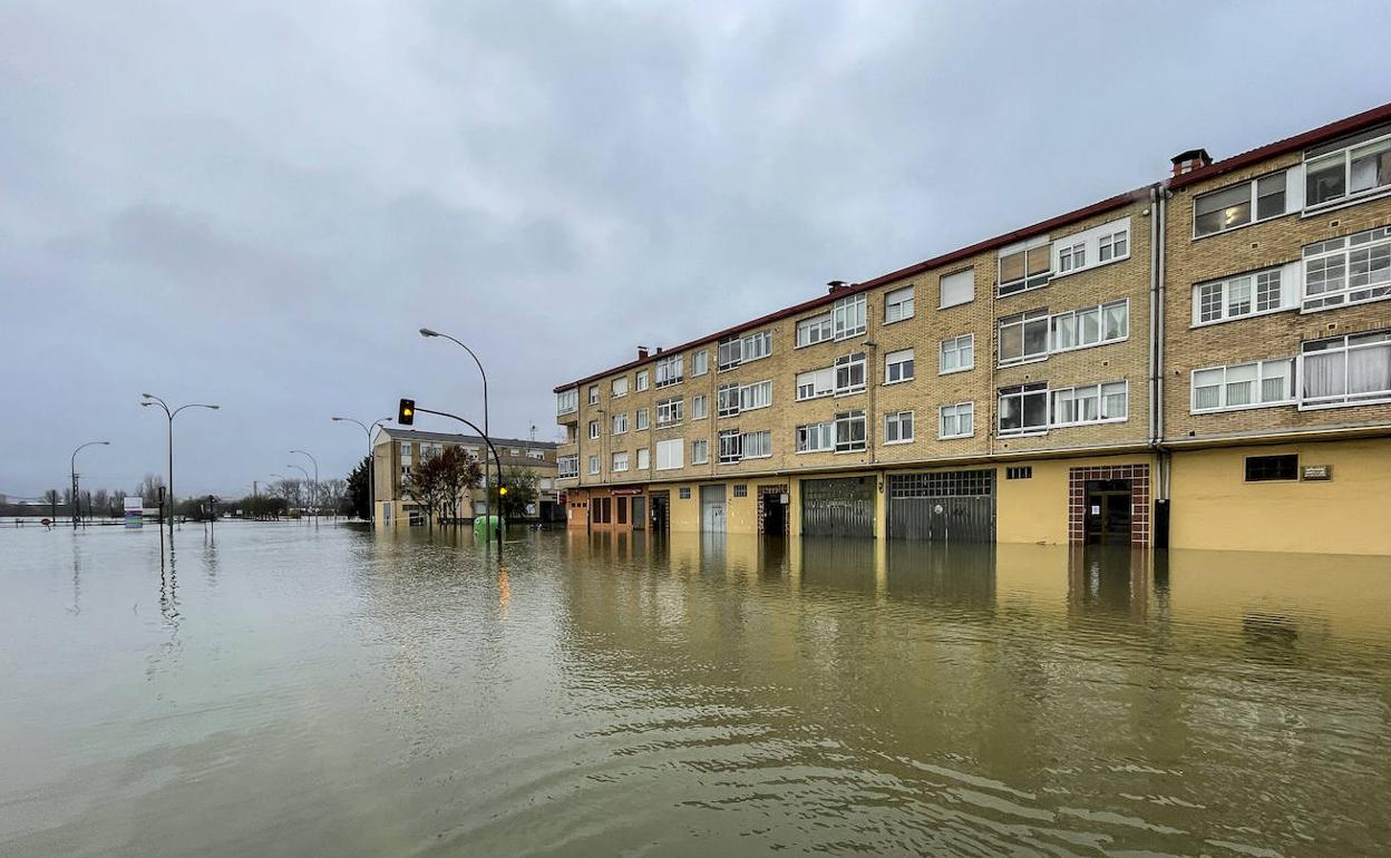 El agua ha tomado completamente la zona de Asteguieta, en una imagen de este sábado.