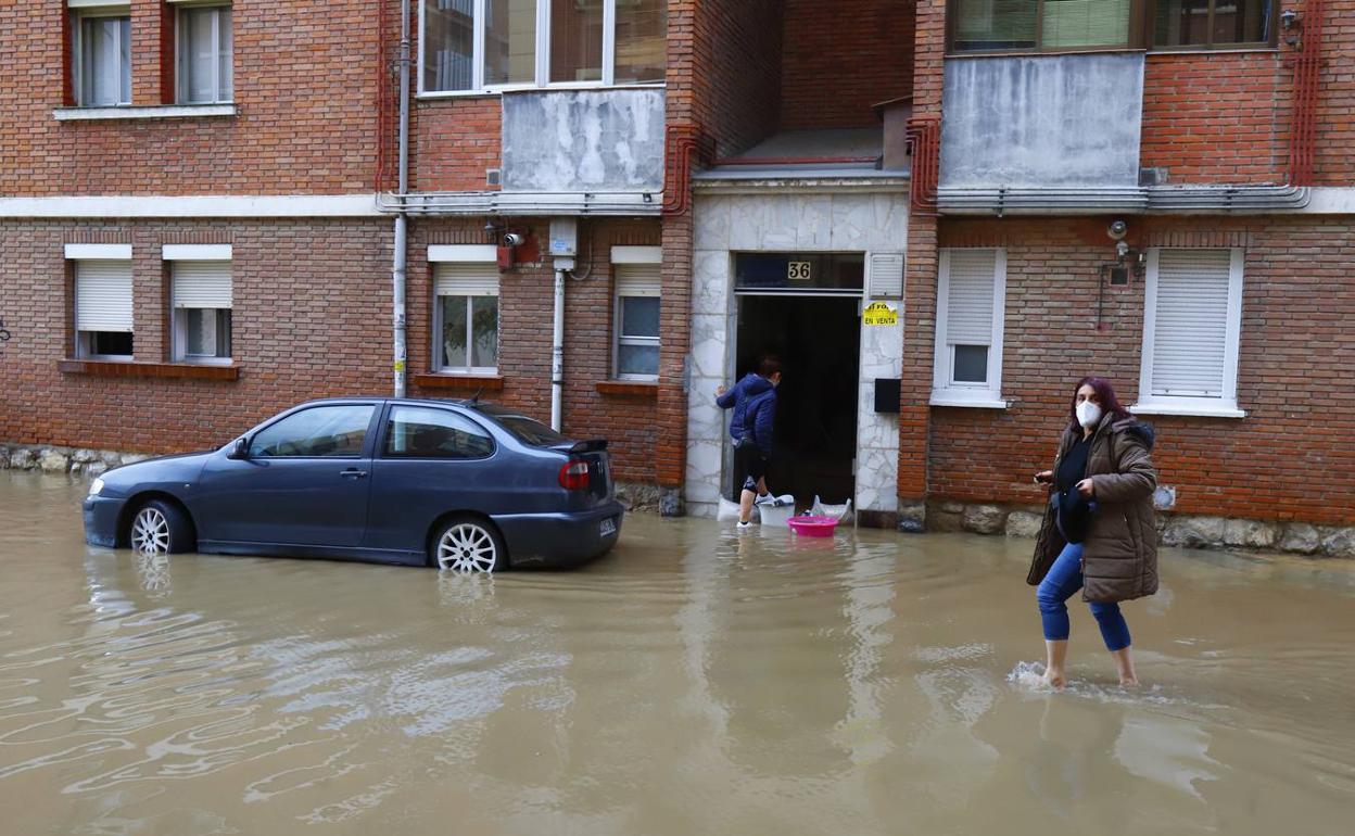 La riada del Ebro también hizo florecer la solidaridad entre muchos vecinos mirandeses.