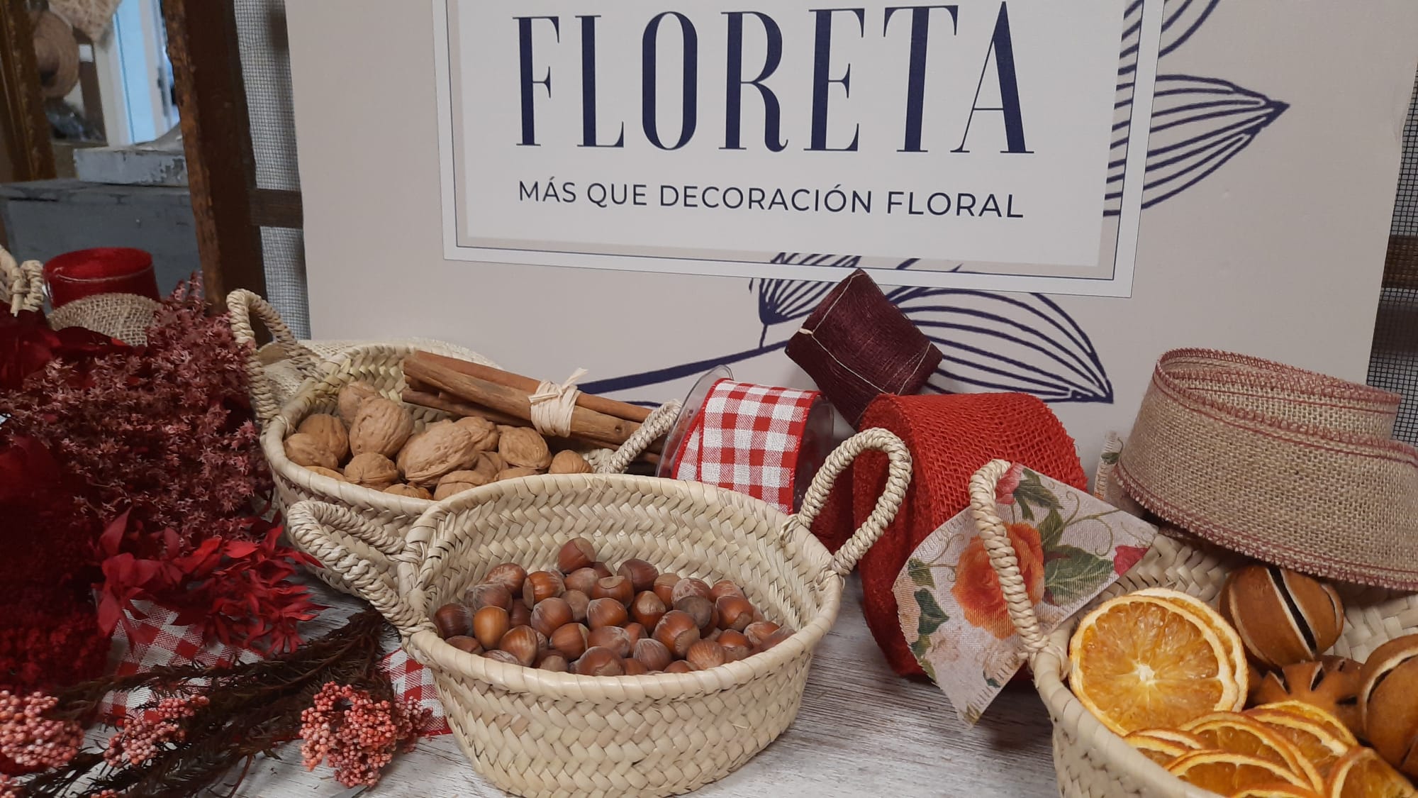 Fotos: Las claves de una florista de Artaza para hacer una corona de Navidad paso a paso