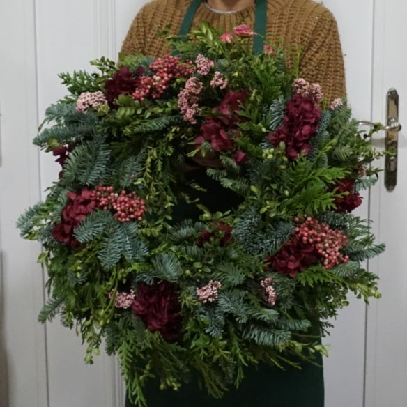 Fotos: Las claves de una florista de Artaza para hacer una corona de Navidad paso a paso