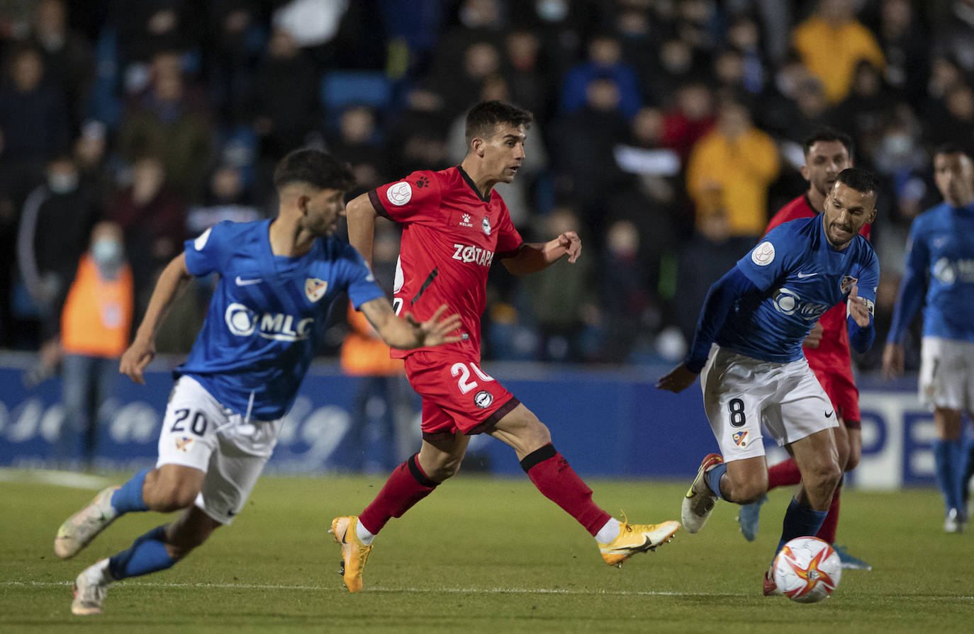 Fotos: Las mejores imágenes del Linares - Alavés