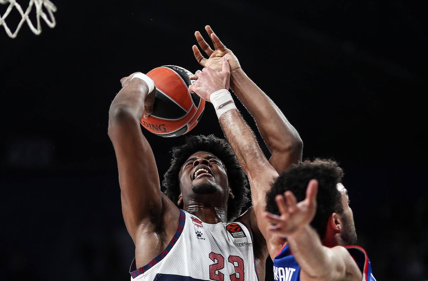 Fotos: Las mejores imágenes del Anadolu Efes - Baskonia
