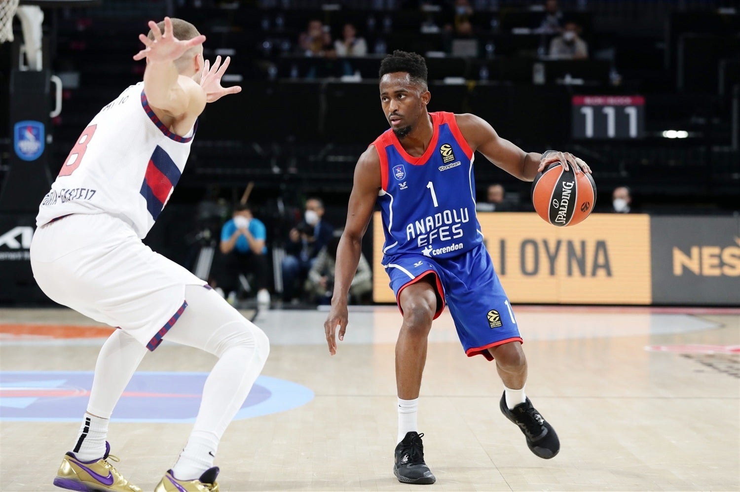 Fotos: Las mejores imágenes del Anadolu Efes - Baskonia