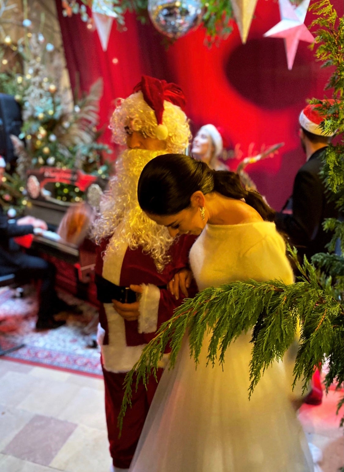 Fotos: La boda navideña de Oilda y Jesús en Getxo: tres vestidos, un trineo y Papá Noel como invitado