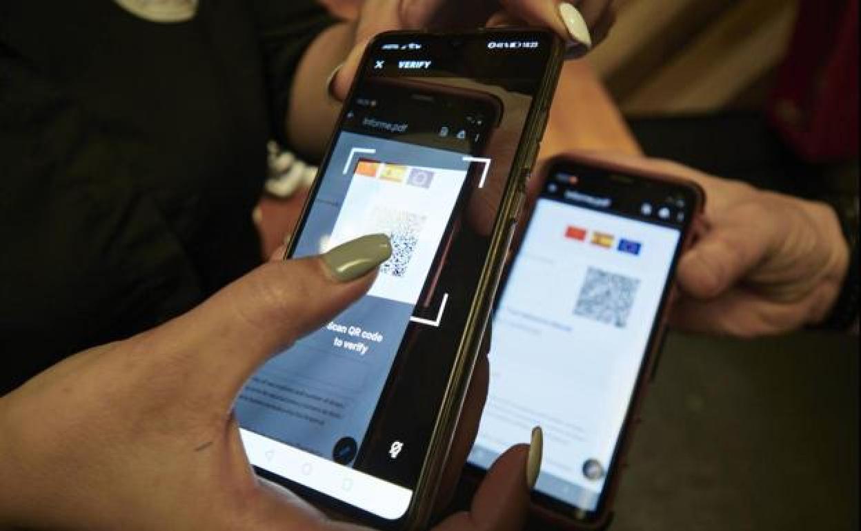 Santurtzi facilita a los vecinos la obtención del pasaporte covid