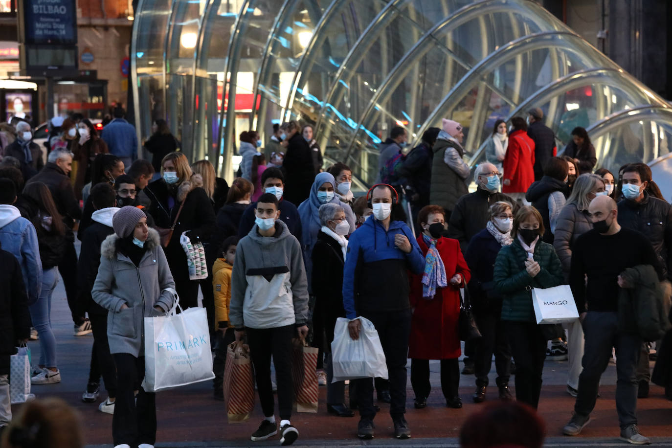 Fotos: Bilbao vive un &#039;supersábado&#039; animado pero sin grandes agobios